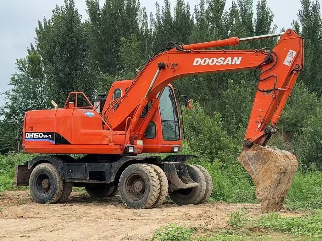 Doosan DH 150 W-7 - Escavadeira de rodas: foto 1 Doosan DH 150 W-7 - Escavadeira de rodas: foto 1