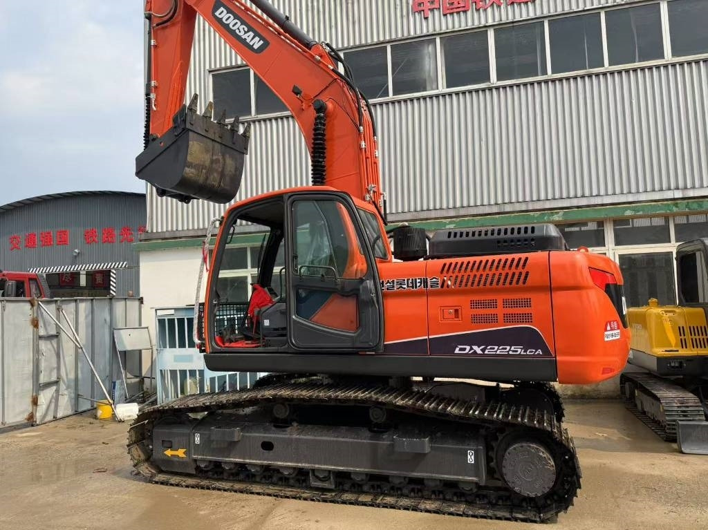 Doosan DX 225 LCA - Escavadora de rastos: foto 1 Doosan DX 225 LCA - Escavadora de rastos: foto 1
