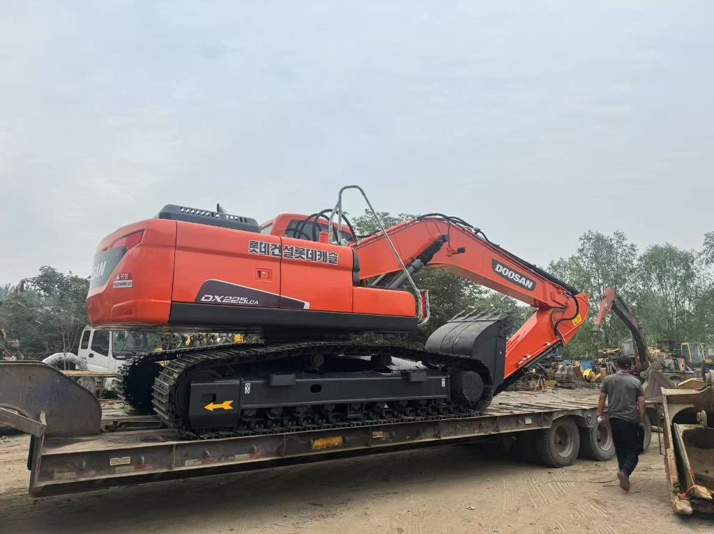 Doosan DX 225 LCA - Escavadora de rastos: foto 1 Doosan DX 225 LCA - Escavadora de rastos: foto 1
