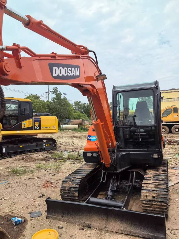 Doosan DX 60 - Escavadora de rastos: foto 3 Doosan DX 60 - Escavadora de rastos: foto 3