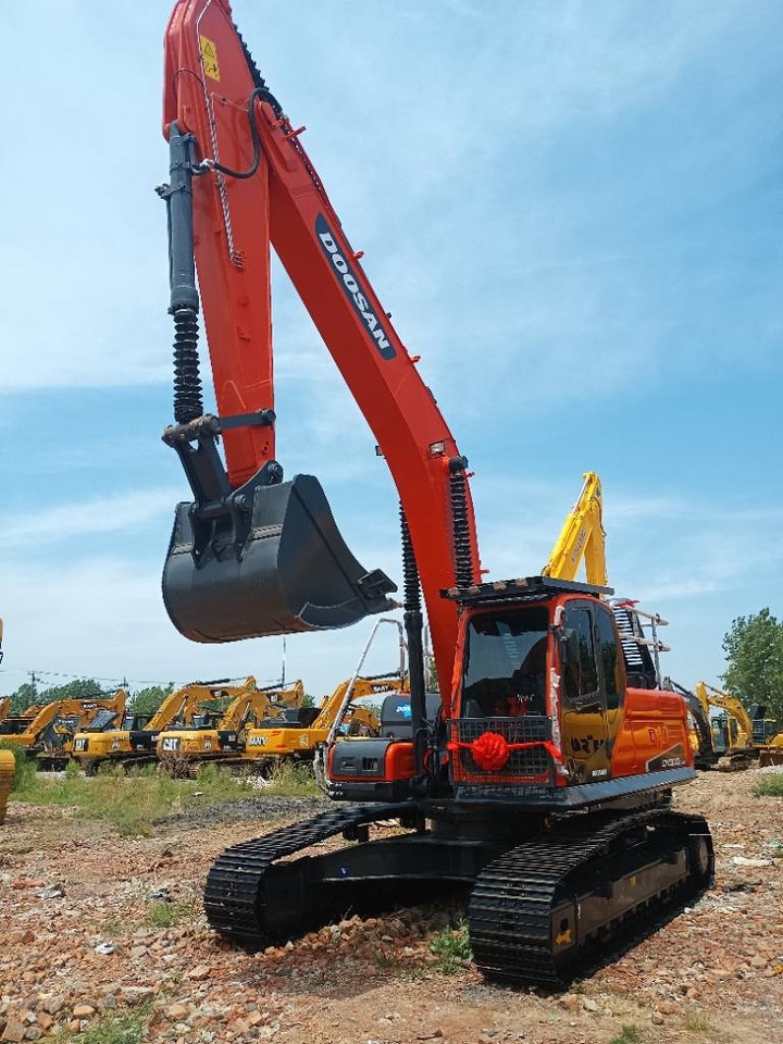 Doosan DX300LC - Escavadora de rastos: foto 2 Doosan DX300LC - Escavadora de rastos: foto 2