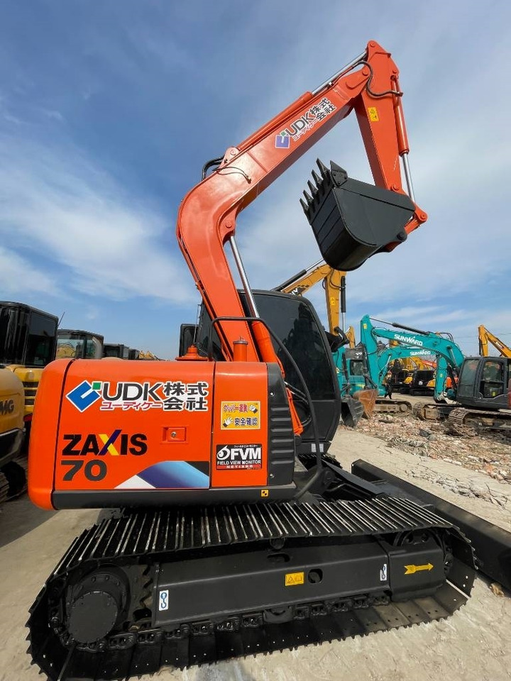 Hitachi ZX70 - Mini escavadeira: foto 1 Hitachi ZX70 - Mini escavadeira: foto 1