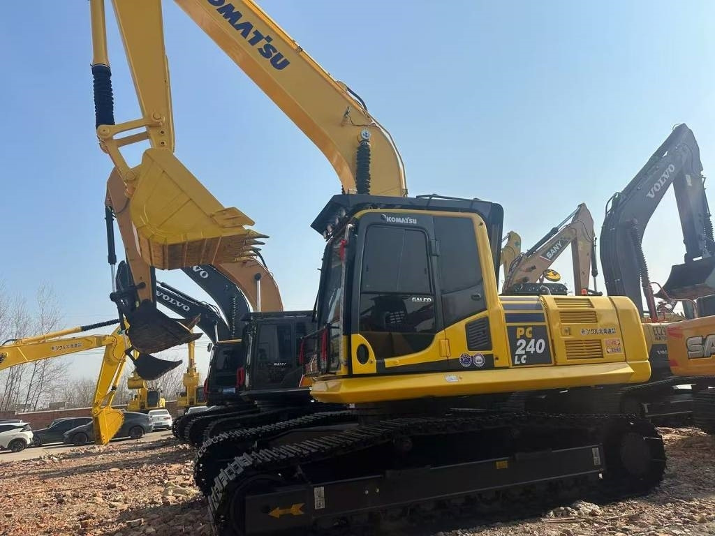 Komatsu PC 240 - Escavadora de rastos: foto 2 Komatsu PC 240 - Escavadora de rastos: foto 2