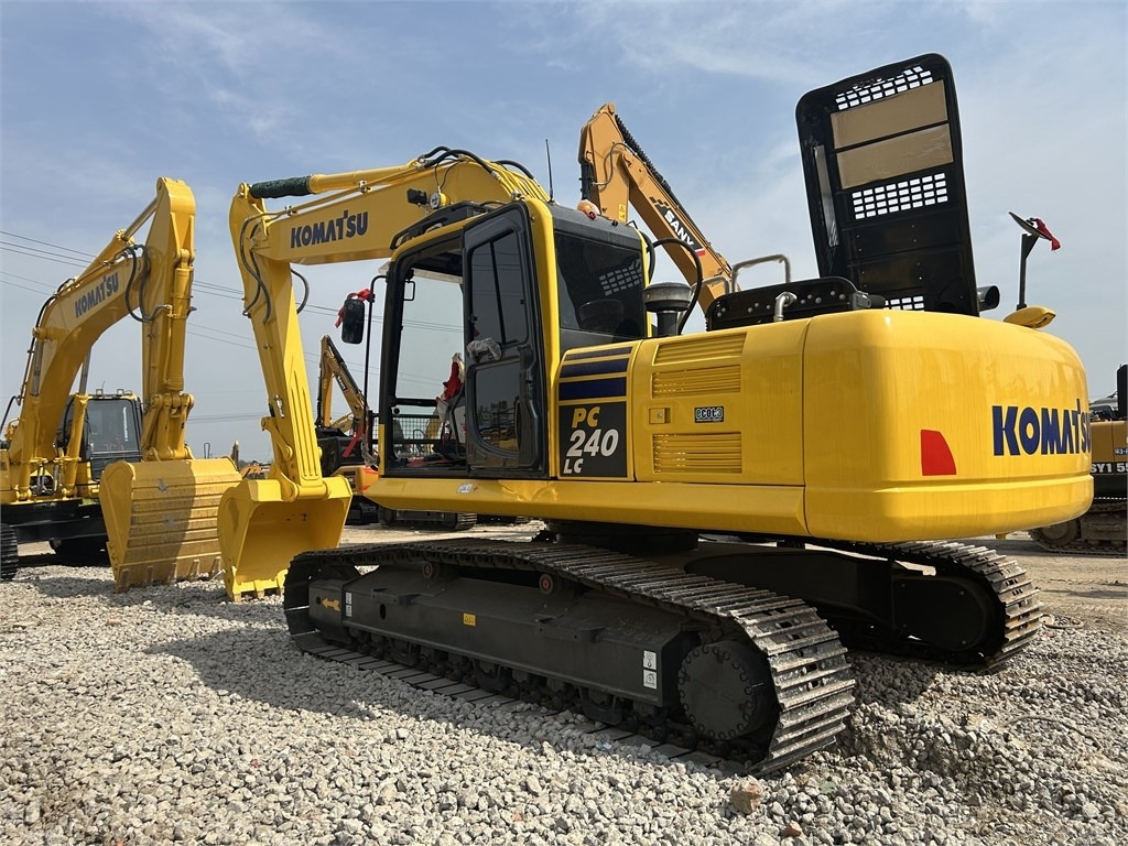 Komatsu PC 240 - Escavadora de rastos: foto 1 Komatsu PC 240 - Escavadora de rastos: foto 1