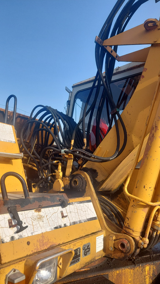 Liebherr 900A - Escavadeira de rodas: foto 2 Liebherr 900A - Escavadeira de rodas: foto 2