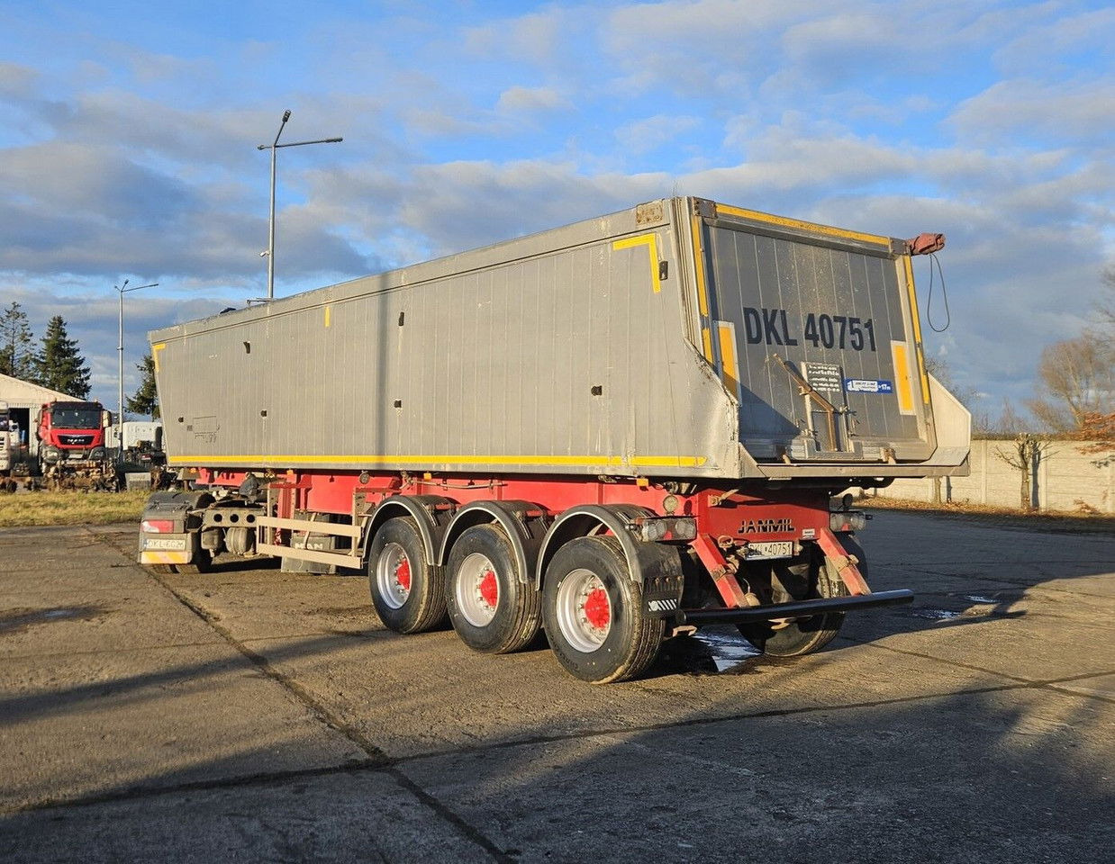 Janmil NWD 40 m3 - 2016 year of production - new floor - new tires - Semi-reboque basculante: foto 3 Janmil NWD 40 m3 - 2016 year of production - new floor - new tires - Semi-reboque basculante: foto 3