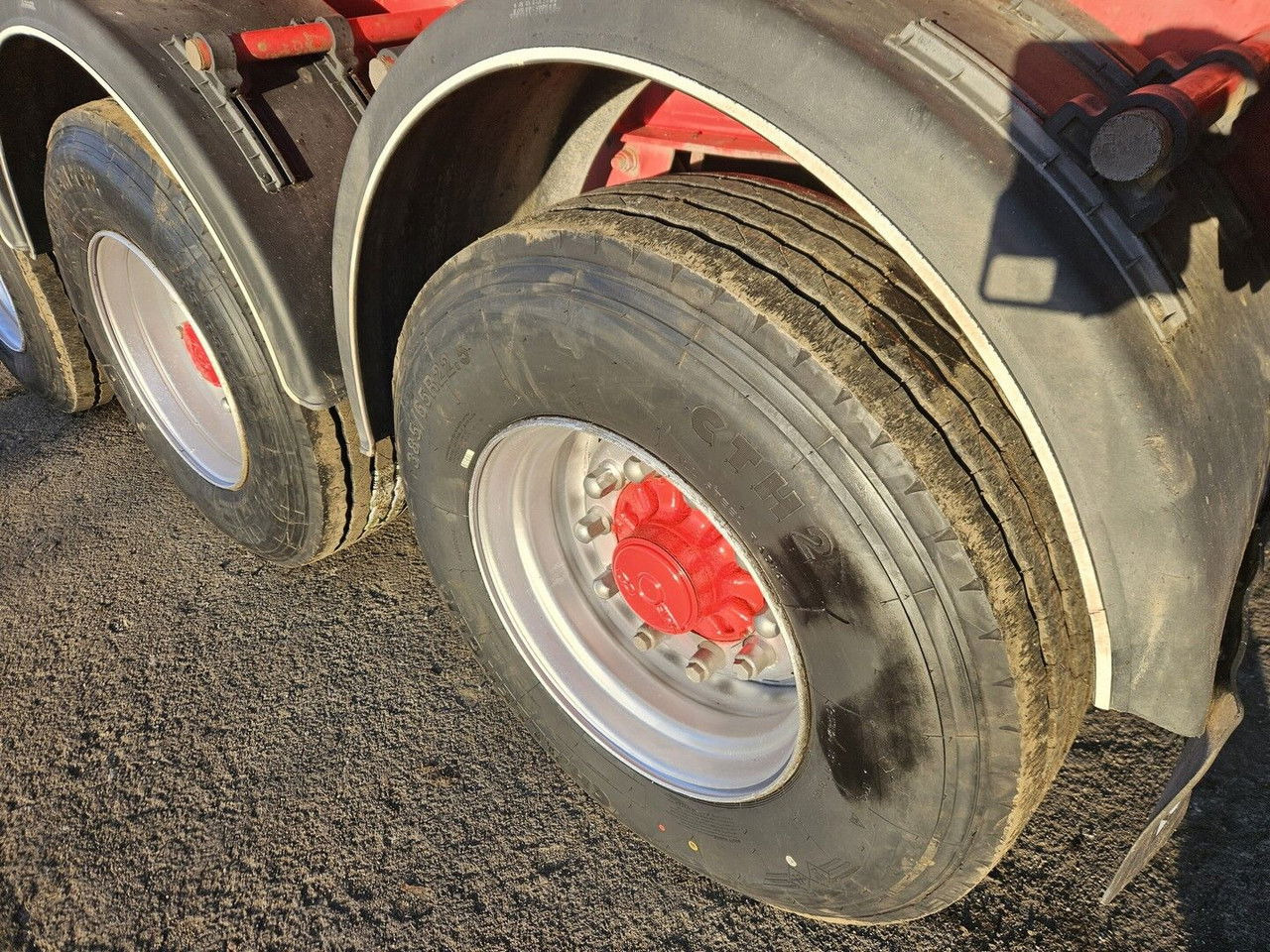 Janmil NWD 40 m3 - 2016 year of production - new floor - new tires - Semi-reboque basculante: foto 4 Janmil NWD 40 m3 - 2016 year of production - new floor - new tires - Semi-reboque basculante: foto 4