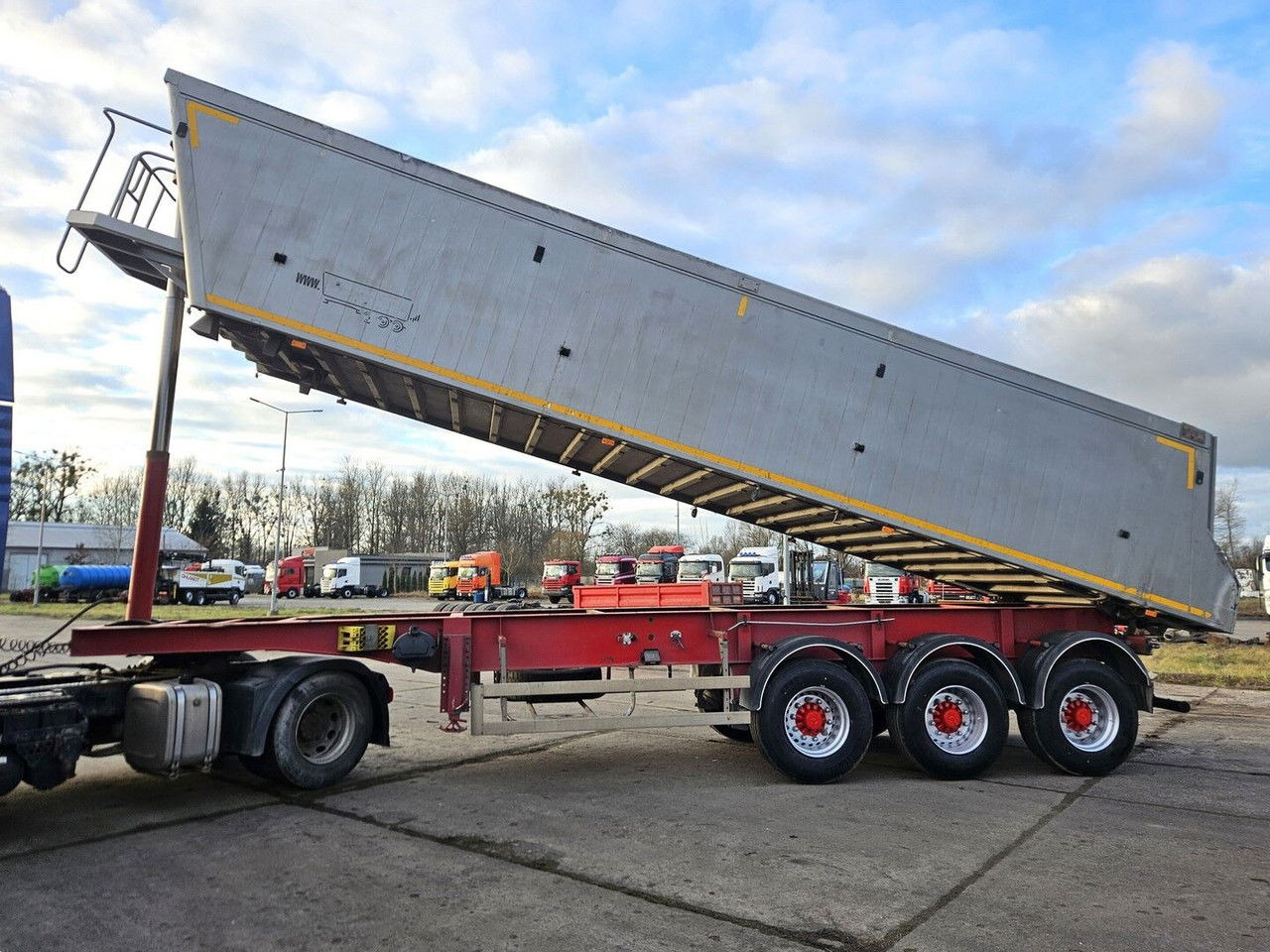 Janmil NWD 40 m3 - 2016 year of production - new floor - new tires - Semi-reboque basculante: foto 1 Janmil NWD 40 m3 - 2016 year of production - new floor - new tires - Semi-reboque basculante: foto 1