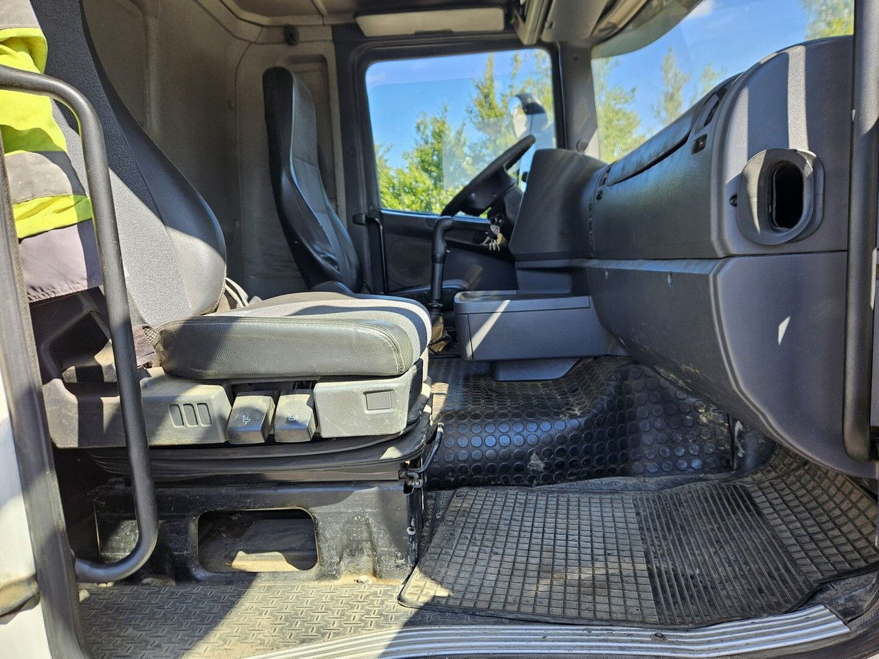 Camião basculante Scania R420 8x4 - Tipper - full spring - 2007 year: foto 23 Camião basculante Scania R420 8x4 - Tipper - full spring - 2007 year: foto 23