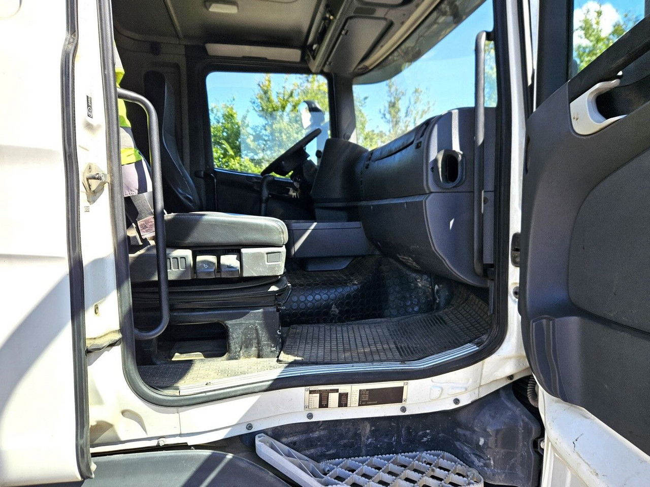 Camião basculante Scania R420 8x4 - Tipper - full spring - 2007 year: foto 24 Camião basculante Scania R420 8x4 - Tipper - full spring - 2007 year: foto 24