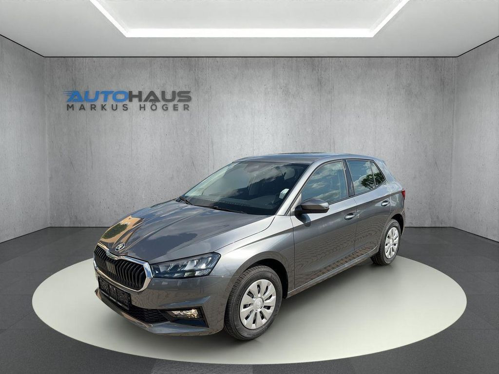 Automóvel Skoda Fabia 1.0 Selection+AHK+SHZ+PDC+NAVI ü. APP+5J-G: foto 1
