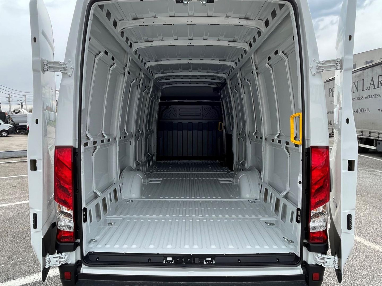 Iveco DAILY VAN, 2,3D 156k, 35S16 V - Furgão: foto 5 Iveco DAILY VAN, 2,3D 156k, 35S16 V - Furgão: foto 5