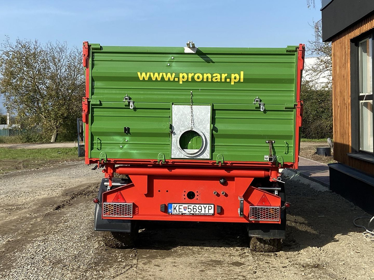 Pronar T, Traktorový náves + šnek, 663/4 - Reboque basculante agrícola: foto 4 Pronar T, Traktorový náves + šnek, 663/4 - Reboque basculante agrícola: foto 4