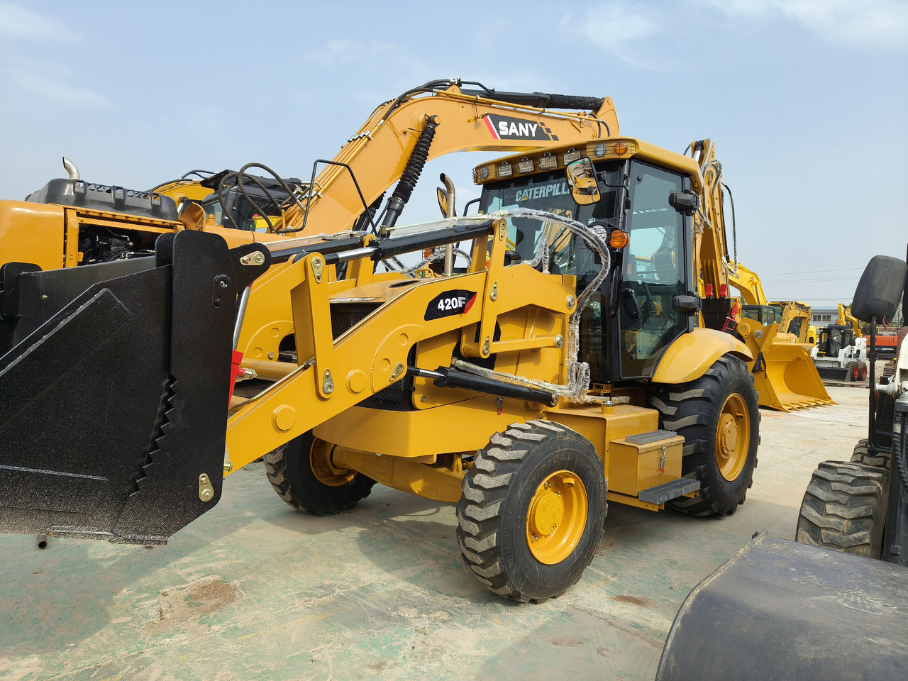 CATERPILLAR 420F Backhoe Loader - Retroescavadeira: foto 4 CATERPILLAR 420F Backhoe Loader - Retroescavadeira: foto 4