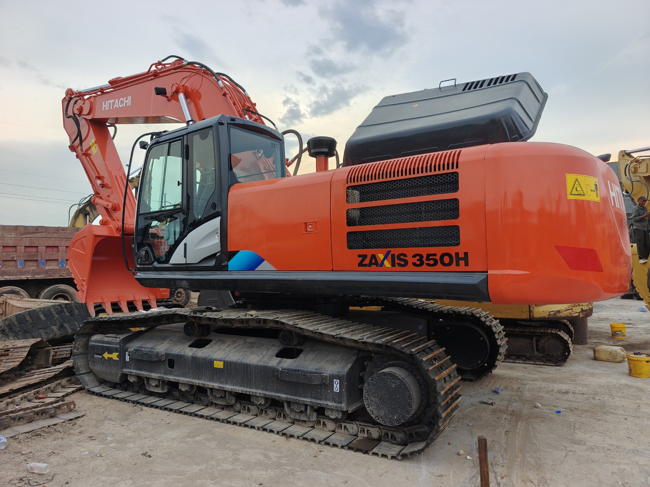 HITACHI ZX350H ZX350H-5G Used excavator - Escavadora de rastos: foto 1 HITACHI ZX350H ZX350H-5G Used excavator - Escavadora de rastos: foto 1
