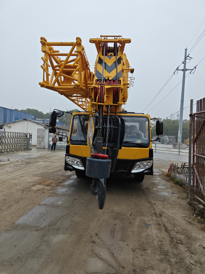 XCMG QY70K 70 used truck crane - Grua móvel: foto 4 XCMG QY70K 70 used truck crane - Grua móvel: foto 4