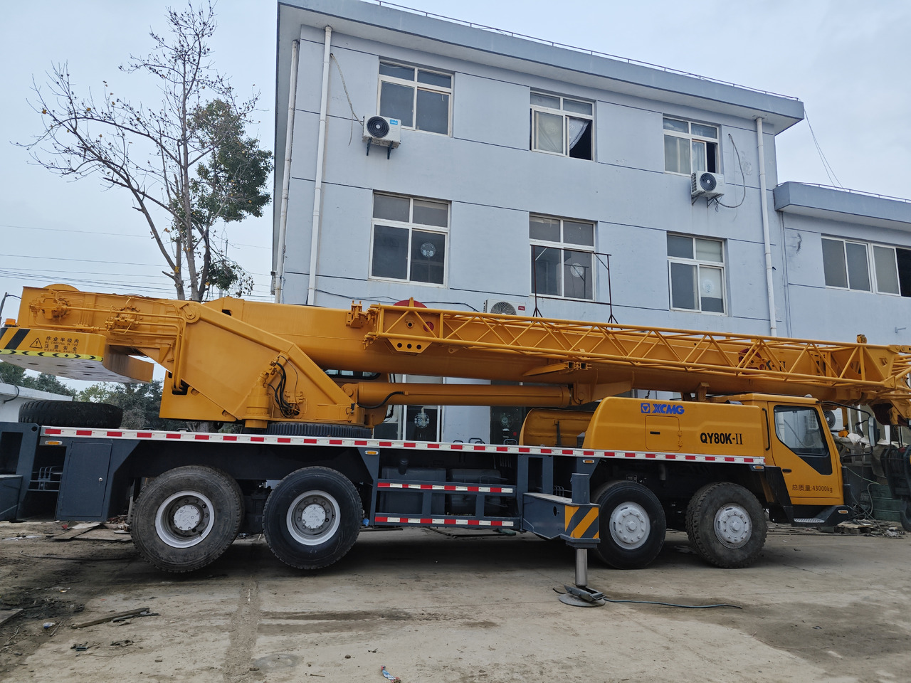 XCMG QY80K 80T TRUCK CRANE - Grua móvel: foto 2 XCMG QY80K 80T TRUCK CRANE - Grua móvel: foto 2