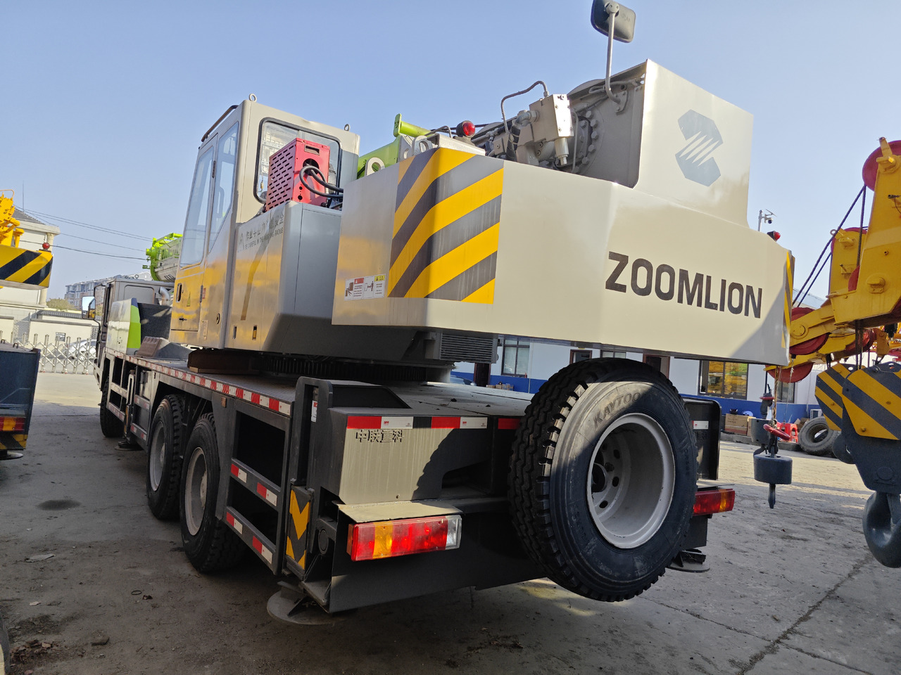 Zoomlion ZTC250V - Grua móvel: foto 1 Zoomlion ZTC250V - Grua móvel: foto 1