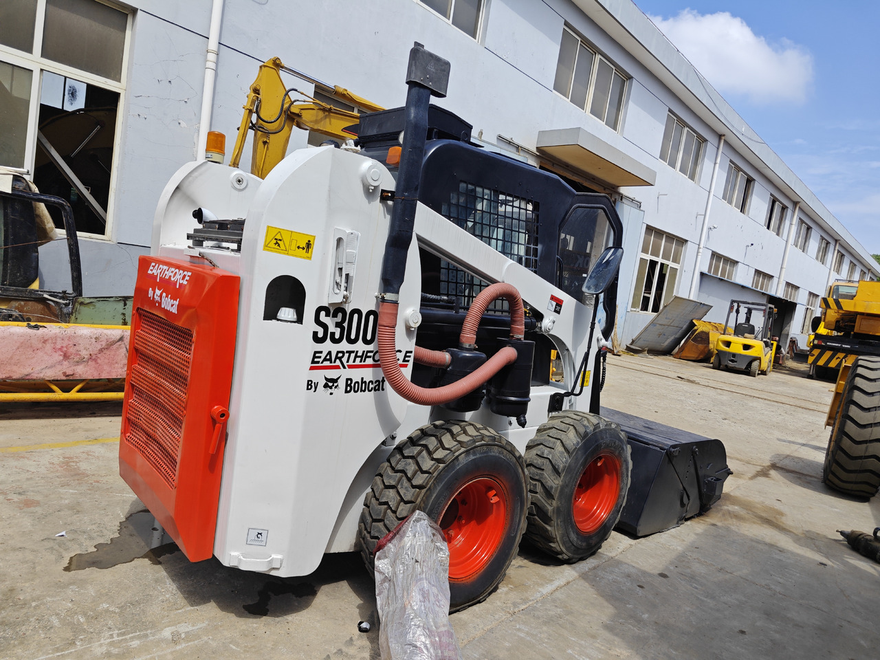 Bobcat S300 - Mini pá carregadora: foto 4 Bobcat S300 - Mini pá carregadora: foto 4