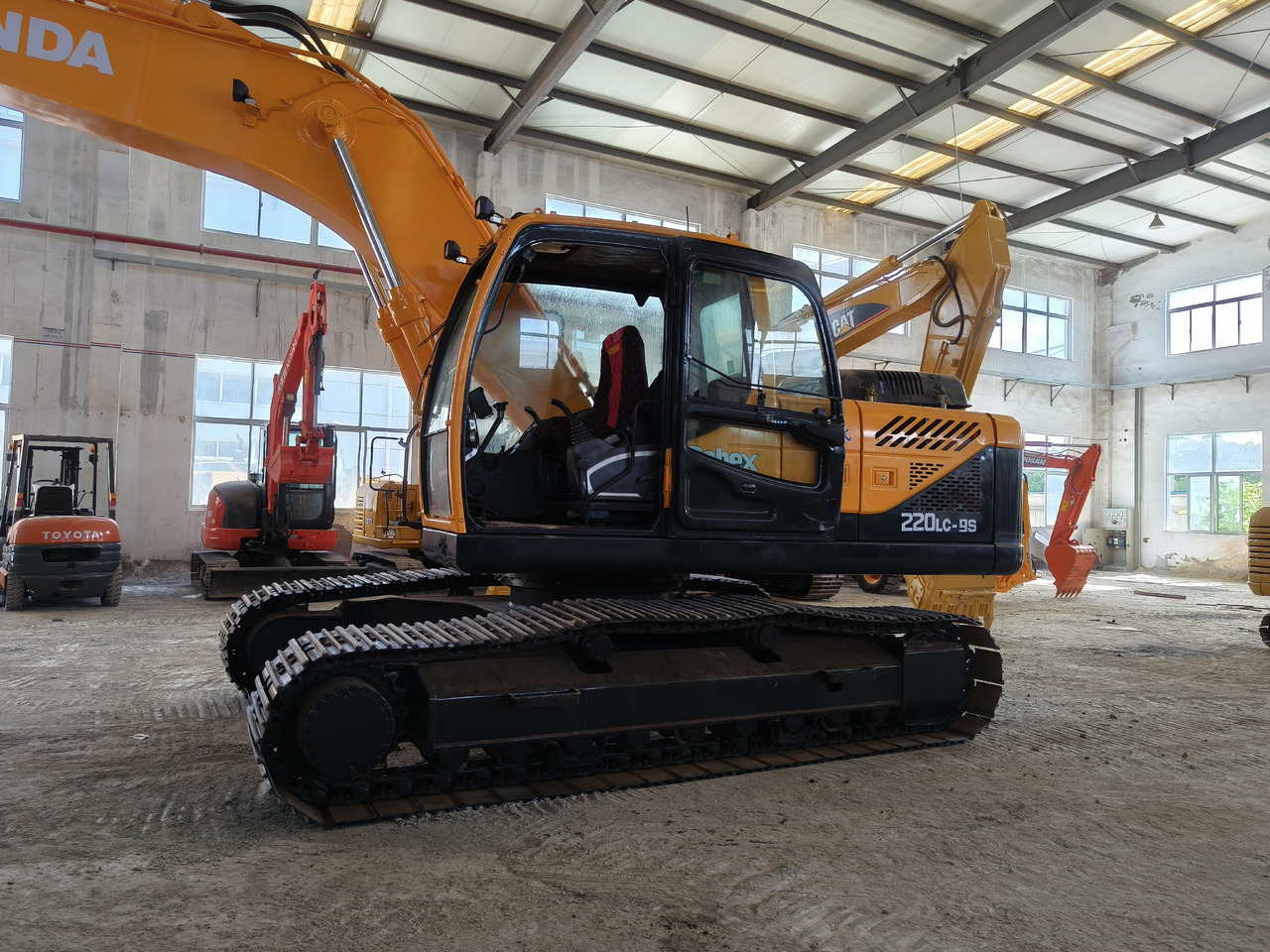 Hyundai 220lc-9s used excavator - Escavadora de rastos: foto 3 Hyundai 220lc-9s used excavator - Escavadora de rastos: foto 3