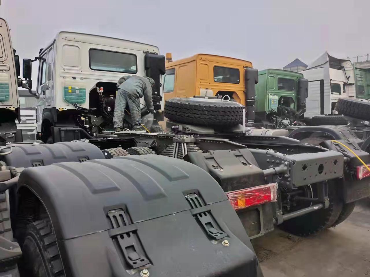 SINOTRUK ZZ4257V3247B - Tractor: foto 5 SINOTRUK ZZ4257V3247B - Tractor: foto 5