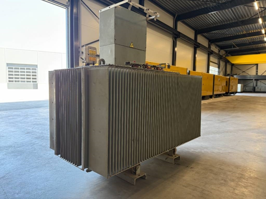 Merlin Gerin France Transfo DYN11 OIL 1600 kVA 380V/16kV - Equipamento de construção: foto 4 Merlin Gerin France Transfo DYN11 OIL 1600 kVA 380V/16kV - Equipamento de construção: foto 4