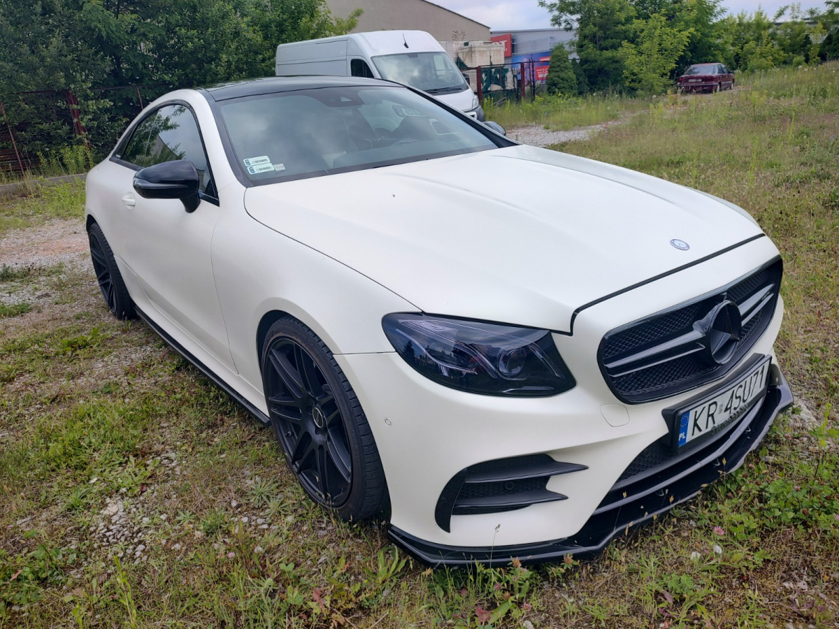 Automóvel MERCEDES BENZ E KLASA COUPE: foto 1