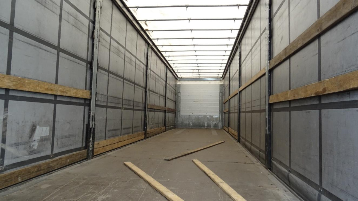 SCHMITZ CARGOBULL FIRANA - Reboque de lona: foto 4 SCHMITZ CARGOBULL FIRANA - Reboque de lona: foto 4