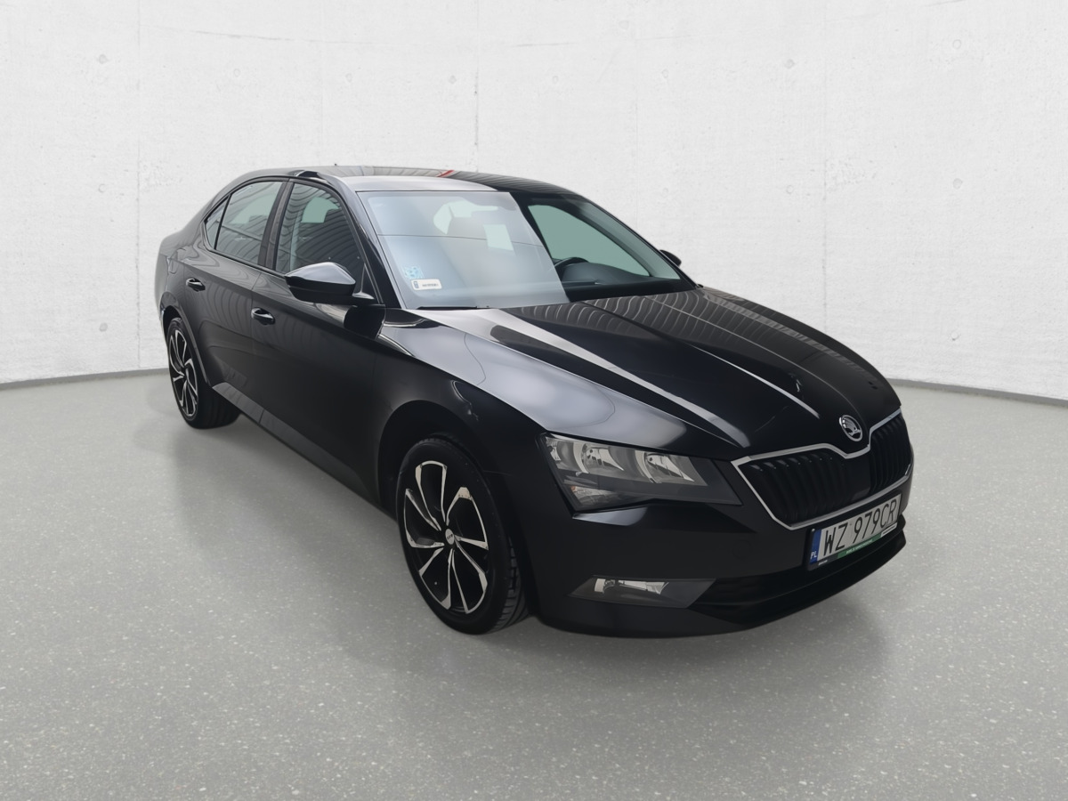 SKODA SUPERB LIFTBACK - Automóvel: foto 1 SKODA SUPERB LIFTBACK - Automóvel: foto 1