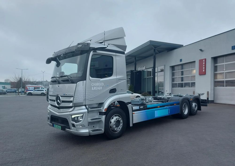 Mercedes-Benz eActros 400 6x2 BDF Elektryczny - Camião transportador de contêineres/ Caixa móvel, Caminhão elétrico: foto 1 Mercedes-Benz eActros 400 6x2 BDF Elektryczny - Camião transportador de contêineres/ Caixa móvel, Caminhão elétrico: foto 1