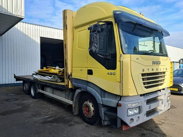 Iveco Stralis 430 , 6x2 , Manual Gearbox , Euro 3 - Camião de lona: foto 4 Iveco Stralis 430 , 6x2 , Manual Gearbox , Euro 3 - Camião de lona: foto 4