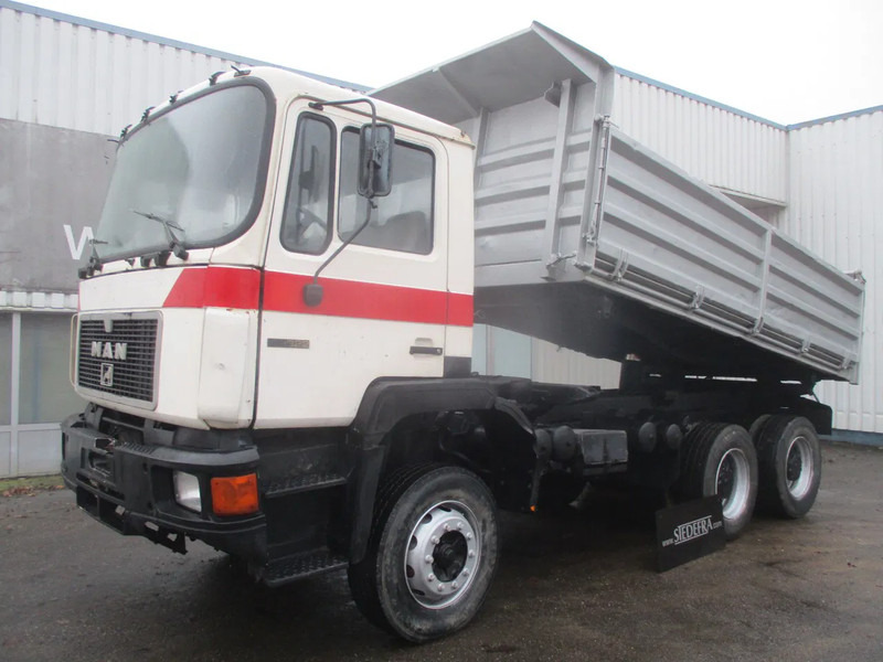 MAN 26 322 ZF Manual , 6x4 , 3 way tipper , Spring suspension - Camião basculante: foto 1 MAN 26 322 ZF Manual , 6x4 , 3 way tipper , Spring suspension - Camião basculante: foto 1