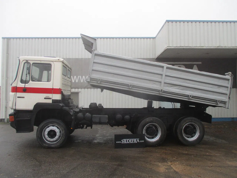 MAN 26 322 ZF Manual , 6x4 , 3 way tipper , Spring suspension - Camião basculante: foto 2 MAN 26 322 ZF Manual , 6x4 , 3 way tipper , Spring suspension - Camião basculante: foto 2