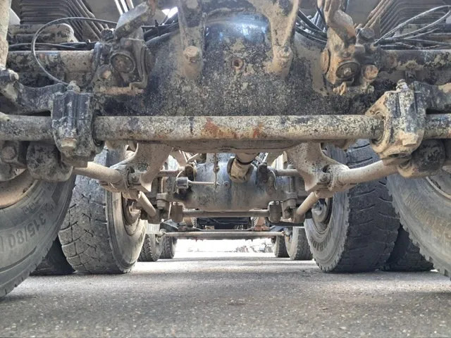 Camião chassi MAN 35-364 / FE 360 A , 8x4 , Spring Suspension , ZF Manual , Airco: foto 11 Camião chassi MAN 35-364 / FE 360 A , 8x4 , Spring Suspension , ZF Manual , Airco: foto 11