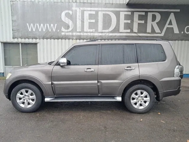 Mitsubishi Pajero GLS 3.5 - V6 , 4x4 , 7 Pers. , Full option - Automóvel: foto 2 Mitsubishi Pajero GLS 3.5 - V6 , 4x4 , 7 Pers. , Full option - Automóvel: foto 2