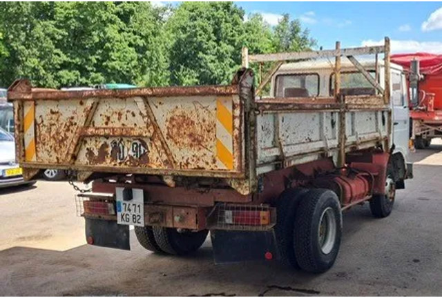 Renault Midliner S 130 , 6 Cylinder , 3 Way Tipper , Spring suspensiom - Camião basculante: foto 3 Renault Midliner S 130 , 6 Cylinder , 3 Way Tipper , Spring suspensiom - Camião basculante: foto 3