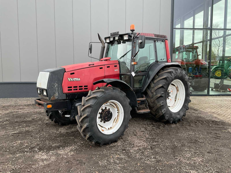 Trator Valtra 8450: foto 1