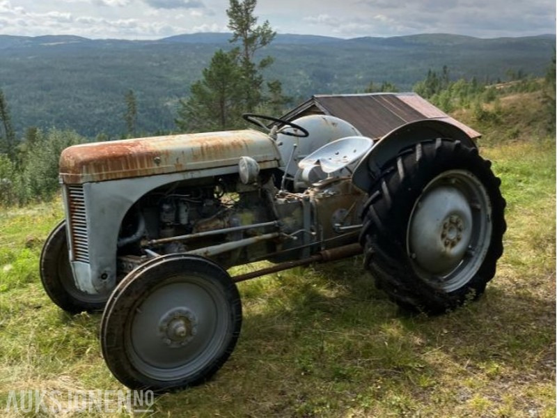 1950 Massey Ferguson Gråtass - Trator: foto 1 1950 Massey Ferguson Gråtass - Trator: foto 1