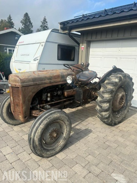 1955 Massey Ferguson Gråtass - Trator: foto 1 1955 Massey Ferguson Gråtass - Trator: foto 1