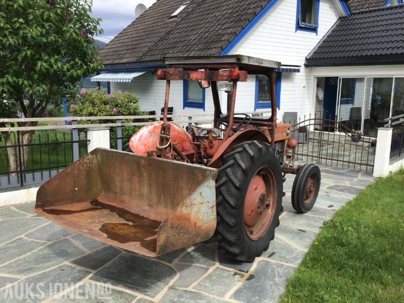 1966 Massey-Ferguson 130 Traktor m/Dalen-skuffe - Trator: foto 3 1966 Massey-Ferguson 130 Traktor m/Dalen-skuffe - Trator: foto 3