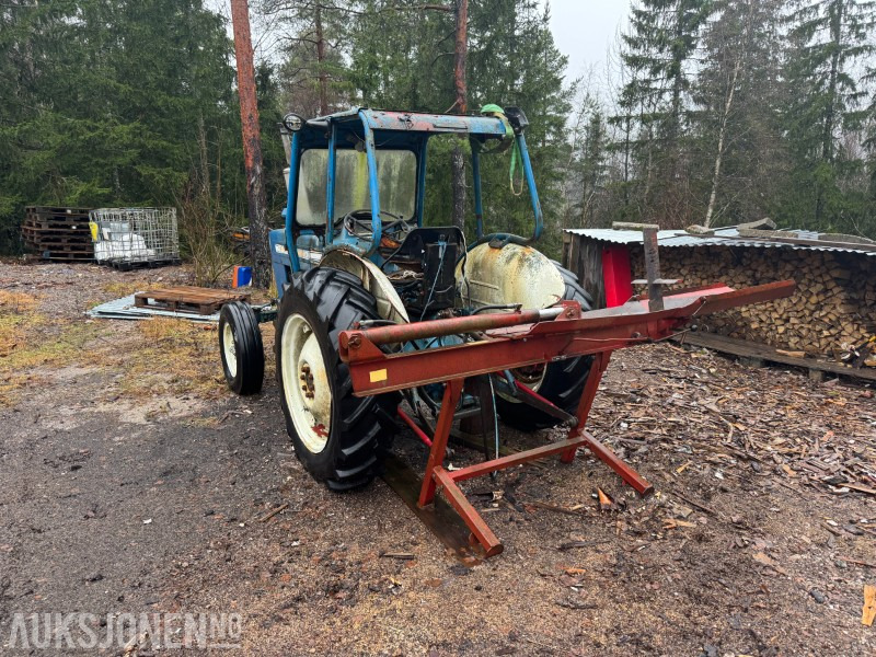 1972 Ford 3000 - Med vedkløyver - Trator: foto 4 1972 Ford 3000 - Med vedkløyver - Trator: foto 4