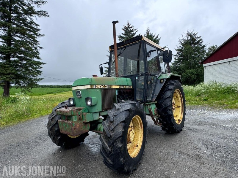 1981 John Deere 2040 - 4x4 - Hydraulisk toppstag og Triangel - 2 kjettinger - Trator: foto 1 1981 John Deere 2040 - 4x4 - Hydraulisk toppstag og Triangel - 2 kjettinger - Trator: foto 1