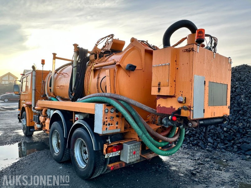 1984 Scania P112H 6X2 LSlamsuger / Sugebil – Motorredskap - Caminhão limpa fossa: foto 3 1984 Scania P112H 6X2 LSlamsuger / Sugebil – Motorredskap - Caminhão limpa fossa: foto 3