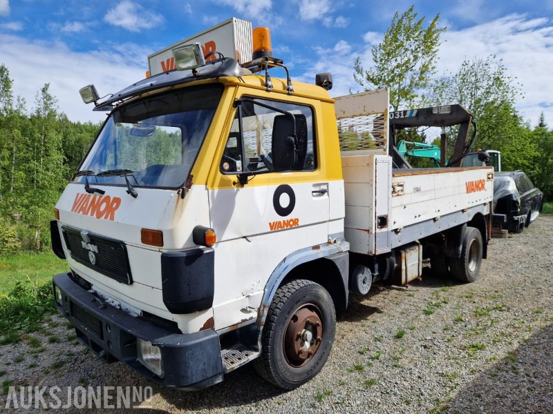 1992 MAN 8.150 F planbil med kran - Camião grua: foto 1 1992 MAN 8.150 F planbil med kran - Camião grua: foto 1