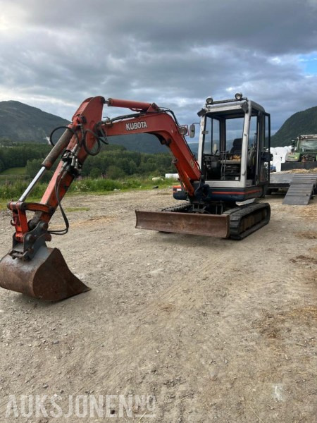 1997 Kubota KX 121-2 gravemaskin med 2 skuffer og klype - Escavadeira: foto 2 1997 Kubota KX 121-2 gravemaskin med 2 skuffer og klype - Escavadeira: foto 2