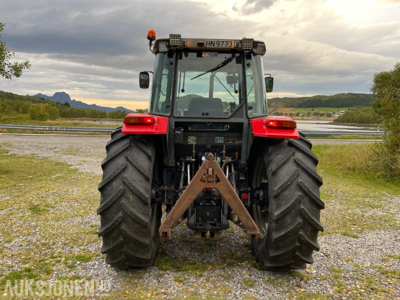 2000 Massey Ferguson 4270 med Trima 4.80 laster og snøskuffe *Kun 4969 Timer* - Trator: foto 4 2000 Massey Ferguson 4270 med Trima 4.80 laster og snøskuffe *Kun 4969 Timer* - Trator: foto 4