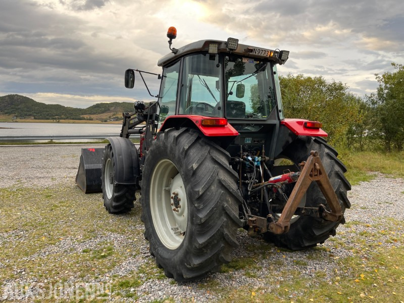 2000 Massey Ferguson 4270 med Trima 4.80 laster og snøskuffe *Kun 4969 Timer* - Trator: foto 3 2000 Massey Ferguson 4270 med Trima 4.80 laster og snøskuffe *Kun 4969 Timer* - Trator: foto 3