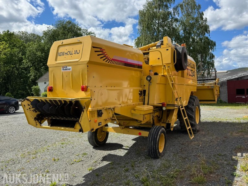2000 New Holland TC 54 skurtresker / 12 fot skjærebord / spill indikator / 1850 timer - Ceifeira debulhadora: foto 5 2000 New Holland TC 54 skurtresker / 12 fot skjærebord / spill indikator / 1850 timer - Ceifeira debulhadora: foto 5