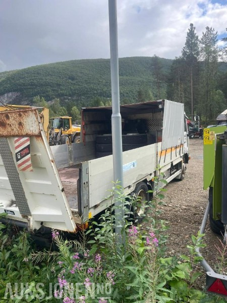 2000 Volvo FL 608 - Verkstedbil med kompressor som drives av en bensinmotor. - Camião de caixa aberta/ Plataforma: foto 5 2000 Volvo FL 608 - Verkstedbil med kompressor som drives av en bensinmotor. - Camião de caixa aberta/ Plataforma: foto 5