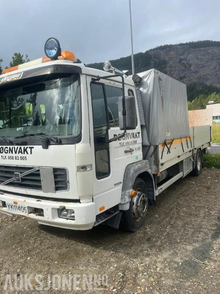 2000 Volvo FL 608 - Verkstedbil med kompressor som drives av en bensinmotor. - Camião de caixa aberta/ Plataforma: foto 1 2000 Volvo FL 608 - Verkstedbil med kompressor som drives av en bensinmotor. - Camião de caixa aberta/ Plataforma: foto 1